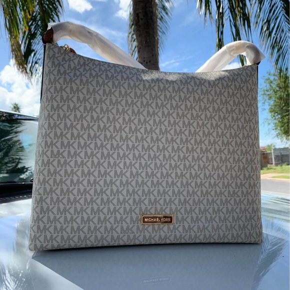 Michael Kors White MK shoulder bag